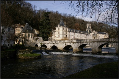 Pont coud et abbaye de Brantme